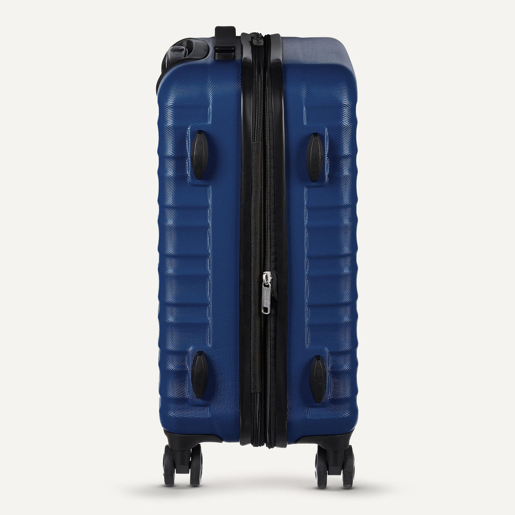 Amazon Basics 30" Hardside Large Checked Luggage, Hardshell Suitcase With Four Multi-directional Wheels, Expandable For Up to 15% More Space, Scratch-Resistant Shell, Black