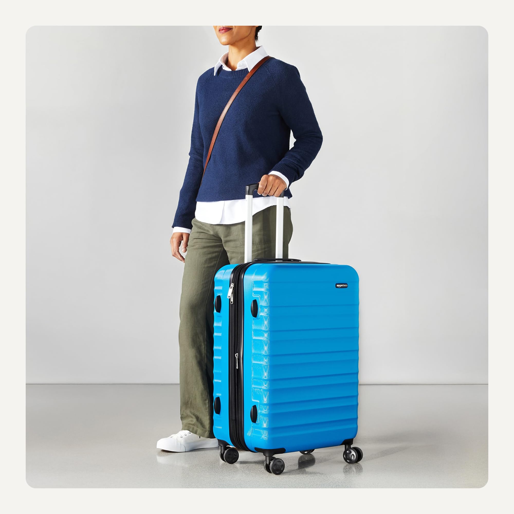 Amazon Basics 30" Hardside Large Checked Luggage, Hardshell Suitcase With Four Multi-directional Wheels, Expandable For Up to 15% More Space, Scratch-Resistant Shell, Black