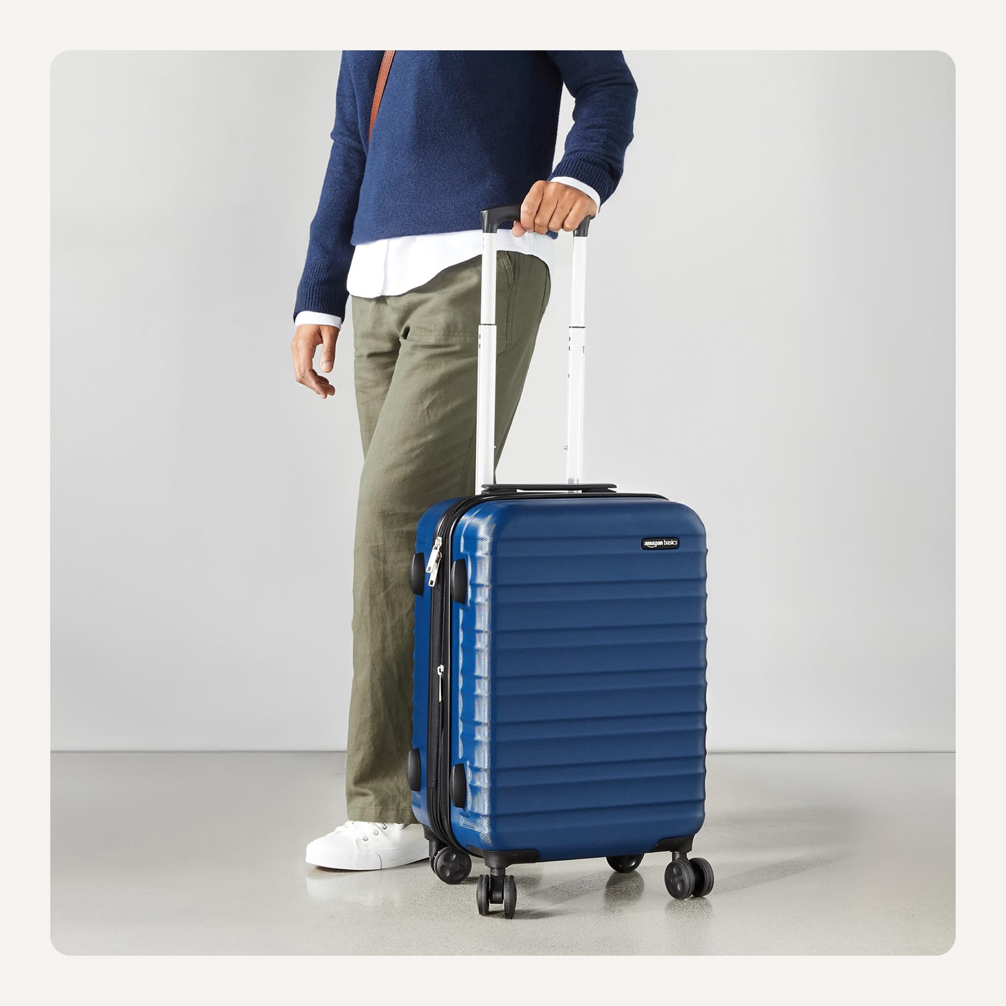 Amazon Basics 30" Hardside Large Checked Luggage, Hardshell Suitcase With Four Multi-directional Wheels, Expandable For Up to 15% More Space, Scratch-Resistant Shell, Black